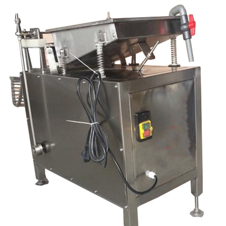 Automatic quail egg peeling machine